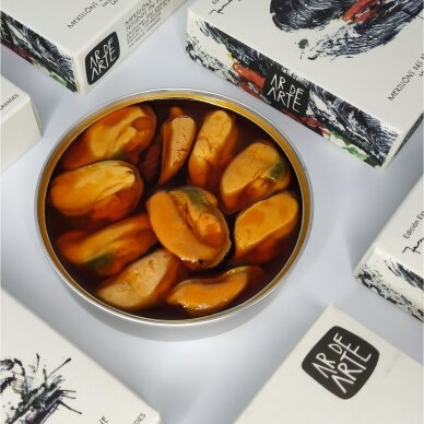 PREMIUM MUSSELS IN PICKLED SAUCE (7/10 units, large). Edition Fernando Rei" "Ar de Arte"